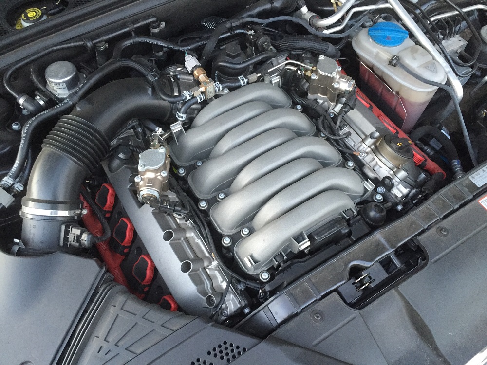アウディ S5 4.2FSI V8エンジン アクラポマ可変フラー搭載