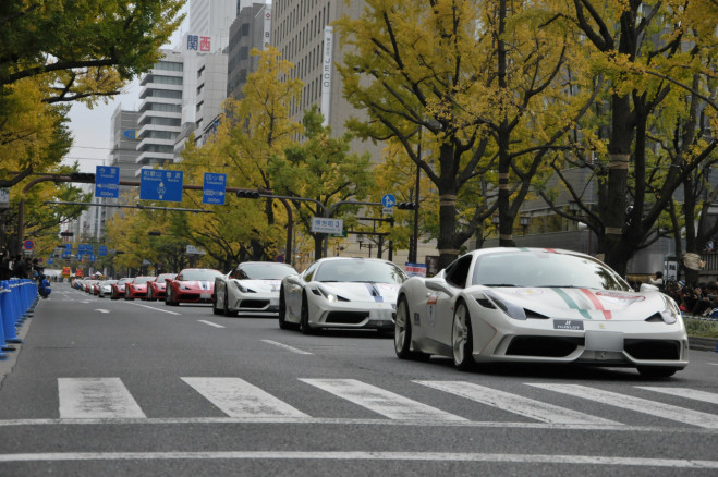 大阪 御堂筋 フェラーリ パレード スーパーカー 458 スペチアーレ 公道 封鎖 100台